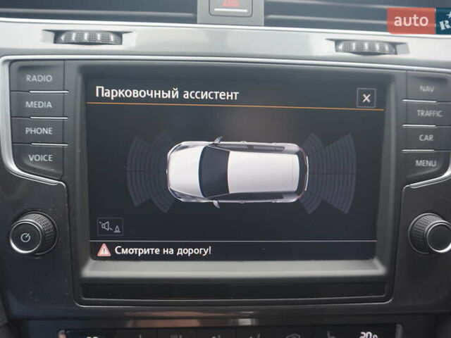 Серый Фольксваген e-Golf, объемом двигателя 0 л и пробегом 96 тыс. км за 8500 $, фото 33 на Automoto.ua