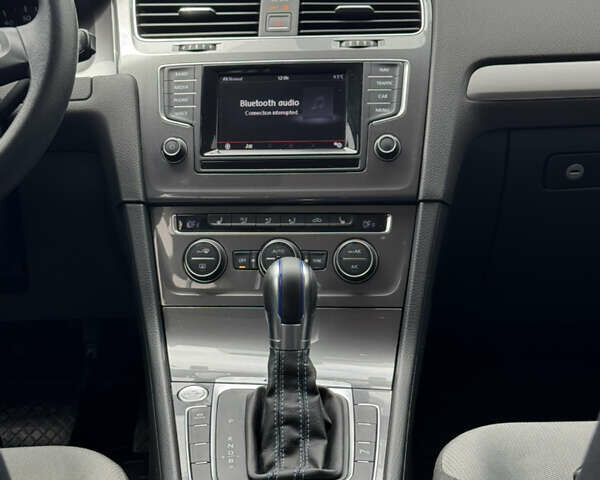 Серый Фольксваген e-Golf, объемом двигателя 0 л и пробегом 106 тыс. км за 7500 $, фото 15 на Automoto.ua