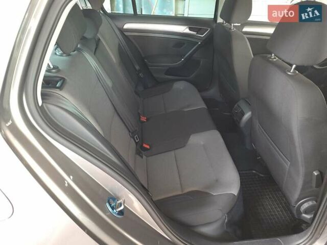 Серый Фольксваген e-Golf, объемом двигателя 0 л и пробегом 95 тыс. км за 10900 $, фото 7 на Automoto.ua