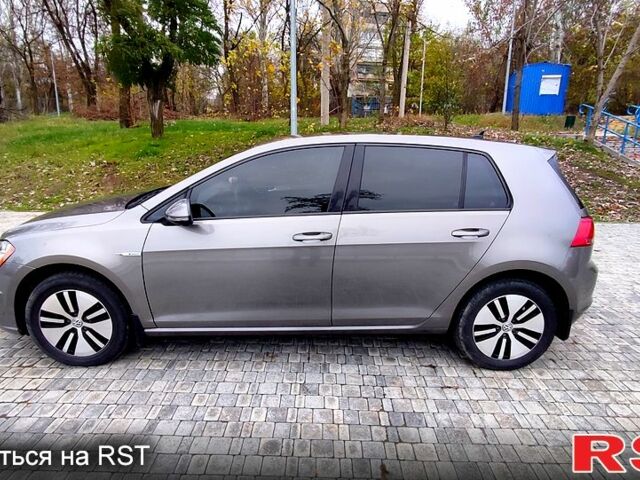 Серый Фольксваген e-Golf, объемом двигателя 0 л и пробегом 117 тыс. км за 11300 $, фото 5 на Automoto.ua