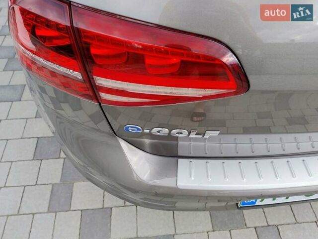 Серый Фольксваген e-Golf, объемом двигателя 0 л и пробегом 135 тыс. км за 8999 $, фото 12 на Automoto.ua