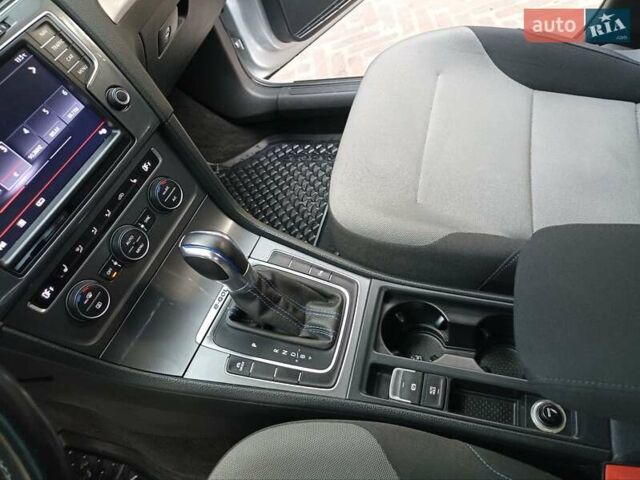 Серый Фольксваген e-Golf, объемом двигателя 0 л и пробегом 140 тыс. км за 11000 $, фото 9 на Automoto.ua