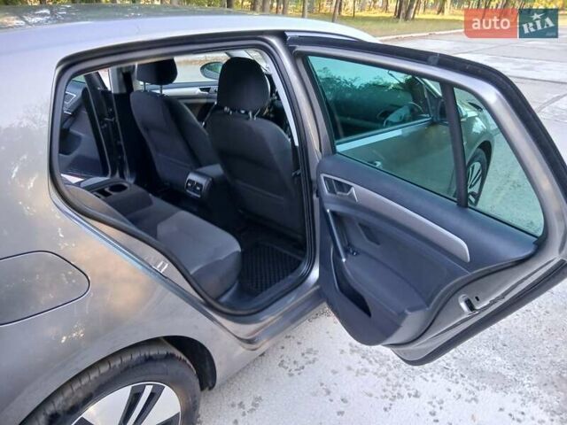 Серый Фольксваген e-Golf, объемом двигателя 0 л и пробегом 142 тыс. км за 9700 $, фото 18 на Automoto.ua