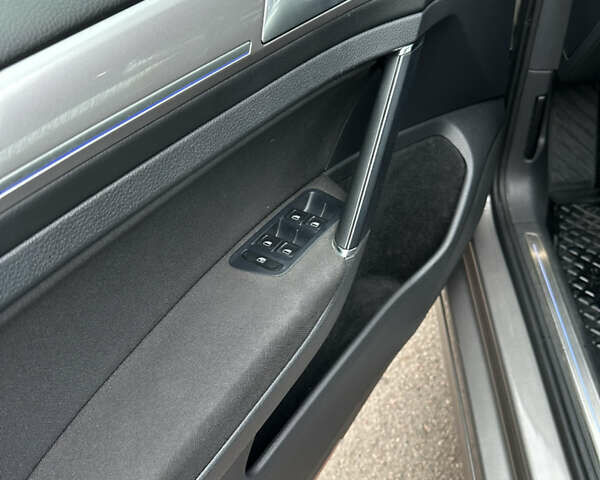 Серый Фольксваген e-Golf, объемом двигателя 0 л и пробегом 103 тыс. км за 8500 $, фото 20 на Automoto.ua