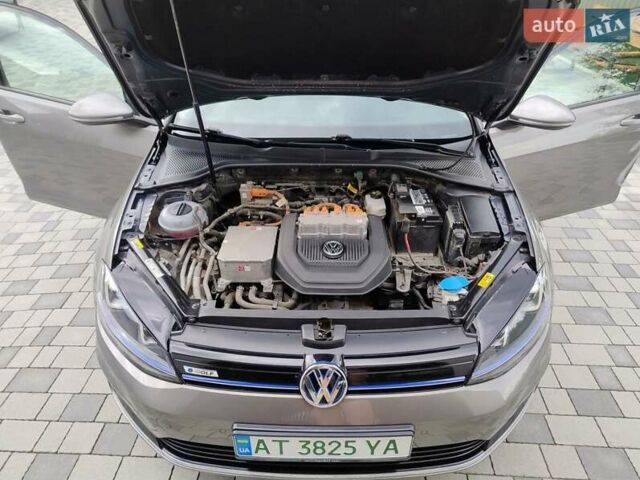 Серый Фольксваген e-Golf, объемом двигателя 0 л и пробегом 135 тыс. км за 8999 $, фото 19 на Automoto.ua