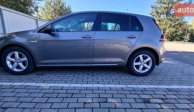 Серый Фольксваген e-Golf, объемом двигателя 0 л и пробегом 158 тыс. км за 8000 $, фото 2 на Automoto.ua