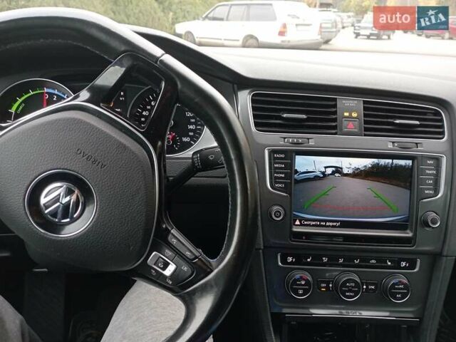 Серый Фольксваген e-Golf, объемом двигателя 0 л и пробегом 162 тыс. км за 8499 $, фото 25 на Automoto.ua