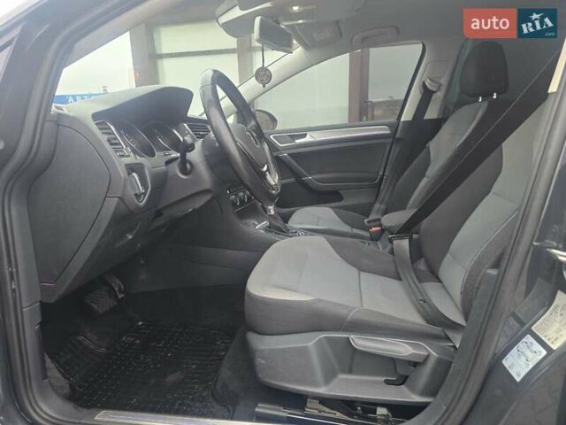 Серый Фольксваген e-Golf, объемом двигателя 0 л и пробегом 170 тыс. км за 7800 $, фото 33 на Automoto.ua