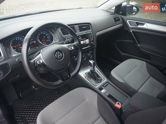 Серый Фольксваген e-Golf, объемом двигателя 0 л и пробегом 96 тыс. км за 8500 $, фото 26 на Automoto.ua