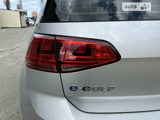 Серый Фольксваген e-Golf, объемом двигателя 0 л и пробегом 104 тыс. км за 15500 $, фото 22 на Automoto.ua