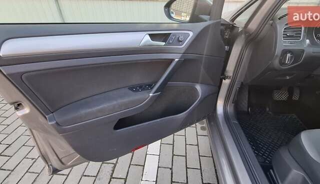 Серый Фольксваген e-Golf, объемом двигателя 0 л и пробегом 158 тыс. км за 8000 $, фото 31 на Automoto.ua