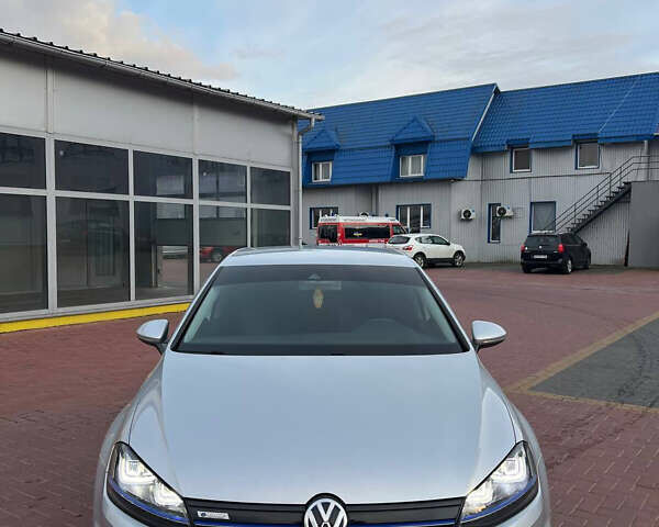 Серый Фольксваген e-Golf, объемом двигателя 0 л и пробегом 130 тыс. км за 8999 $, фото 11 на Automoto.ua
