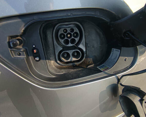 Серый Фольксваген e-Golf, объемом двигателя 0 л и пробегом 80 тыс. км за 8900 $, фото 7 на Automoto.ua