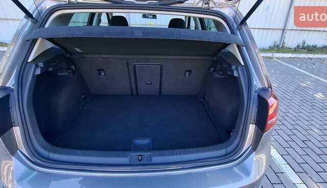 Серый Фольксваген e-Golf, объемом двигателя 0 л и пробегом 158 тыс. км за 8000 $, фото 33 на Automoto.ua