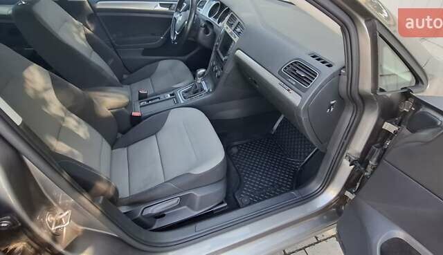 Серый Фольксваген e-Golf, объемом двигателя 0 л и пробегом 158 тыс. км за 8000 $, фото 17 на Automoto.ua