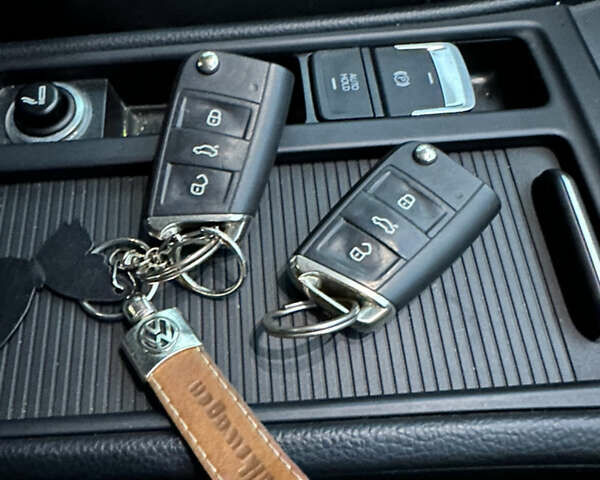 Серый Фольксваген e-Golf, объемом двигателя 0 л и пробегом 103 тыс. км за 8500 $, фото 29 на Automoto.ua