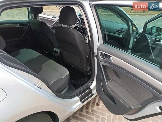 Серый Фольксваген e-Golf, объемом двигателя 0 л и пробегом 140 тыс. км за 11000 $, фото 16 на Automoto.ua