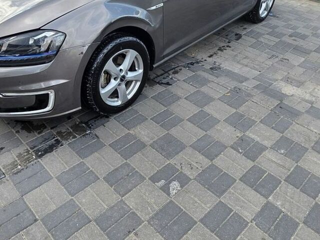 Сірий Фольксваген e-Golf, об'ємом двигуна 0 л та пробігом 143 тис. км за 7900 $, фото 1 на Automoto.ua