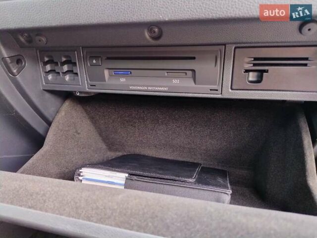 Серый Фольксваген e-Golf, объемом двигателя 0 л и пробегом 135 тыс. км за 8999 $, фото 8 на Automoto.ua