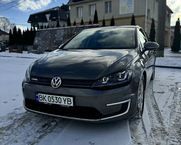 Серый Фольксваген e-Golf, объемом двигателя 0 л и пробегом 128 тыс. км за 8500 $, фото 1 на Automoto.ua