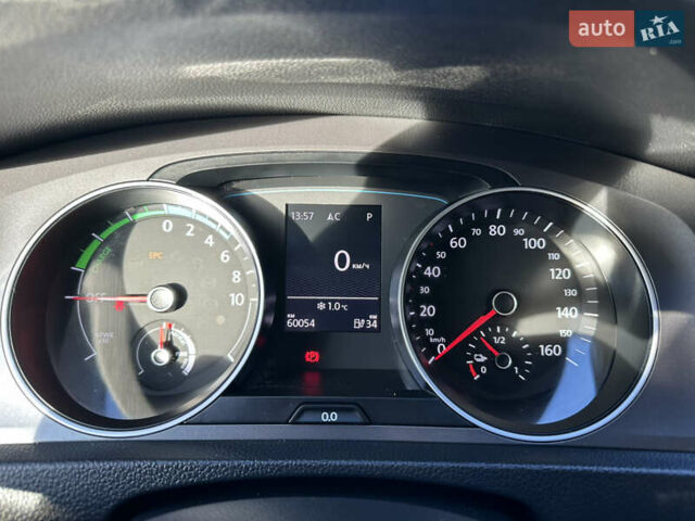 Серый Фольксваген e-Golf, объемом двигателя 0 л и пробегом 60 тыс. км за 9463 $, фото 16 на Automoto.ua