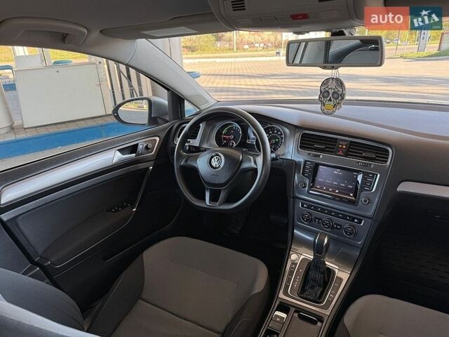 Серый Фольксваген e-Golf, объемом двигателя 0 л и пробегом 116 тыс. км за 7777 $, фото 58 на Automoto.ua