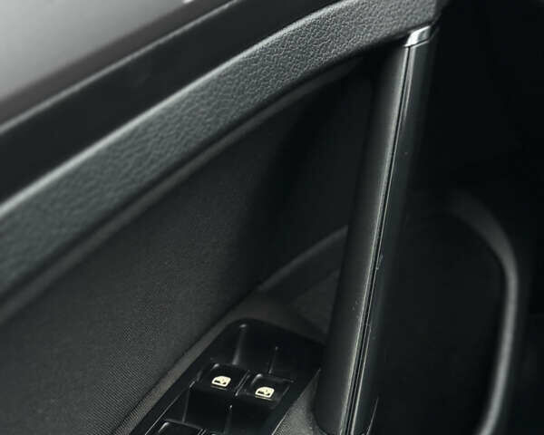 Сірий Фольксваген e-Golf, об'ємом двигуна 0 л та пробігом 111 тис. км за 8500 $, фото 29 на Automoto.ua