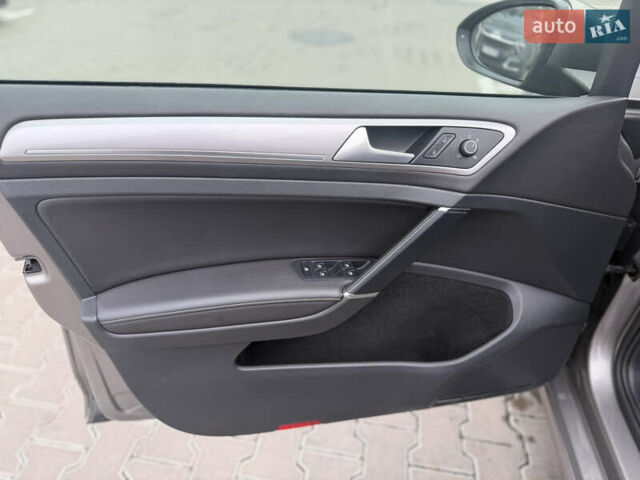 Серый Фольксваген e-Golf, объемом двигателя 0 л и пробегом 99 тыс. км за 9490 $, фото 54 на Automoto.ua