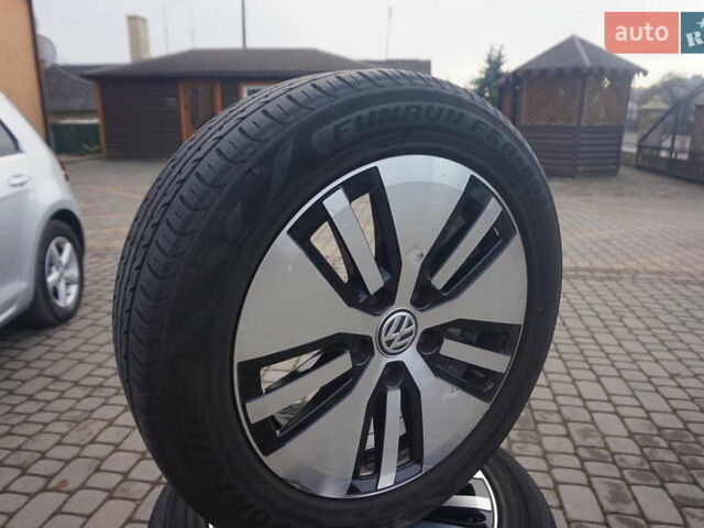 Сірий Фольксваген e-Golf, об'ємом двигуна 0 л та пробігом 124 тис. км за 8444 $, фото 77 на Automoto.ua