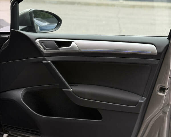 Серый Фольксваген e-Golf, объемом двигателя 0 л и пробегом 116 тыс. км за 8200 $, фото 20 на Automoto.ua