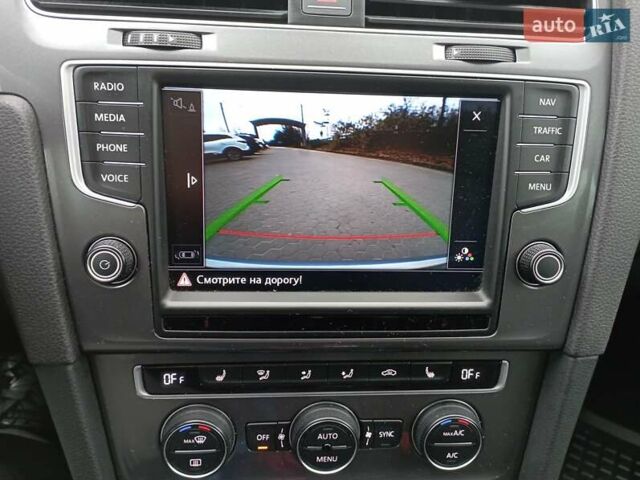 Серый Фольксваген e-Golf, объемом двигателя 0 л и пробегом 162 тыс. км за 8499 $, фото 24 на Automoto.ua