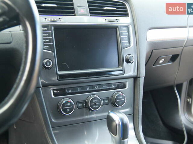 Серый Фольксваген e-Golf, объемом двигателя 0 л и пробегом 162 тыс. км за 8499 $, фото 32 на Automoto.ua