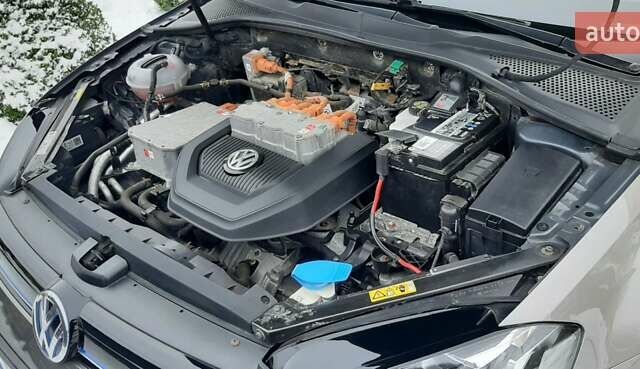 Серый Фольксваген e-Golf, объемом двигателя 0 л и пробегом 152 тыс. км за 8800 $, фото 65 на Automoto.ua