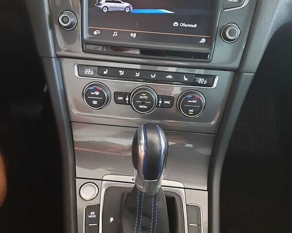 Серый Фольксваген e-Golf, объемом двигателя 0 л и пробегом 95 тыс. км за 10900 $, фото 30 на Automoto.ua