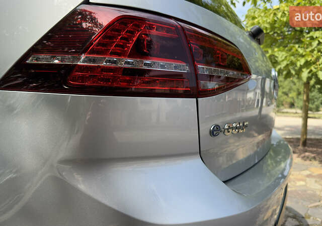 Серый Фольксваген e-Golf, объемом двигателя 0 л и пробегом 144 тыс. км за 8800 $, фото 12 на Automoto.ua