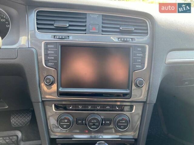 Серый Фольксваген e-Golf, объемом двигателя 0 л и пробегом 81 тыс. км за 13000 $, фото 13 на Automoto.ua