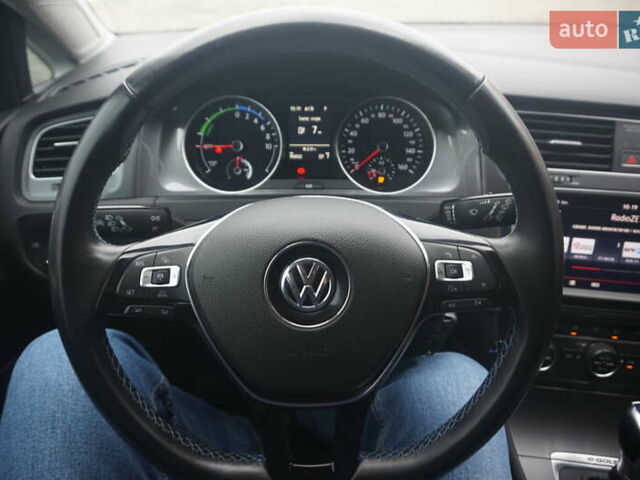 Серый Фольксваген e-Golf, объемом двигателя 0 л и пробегом 96 тыс. км за 8500 $, фото 29 на Automoto.ua