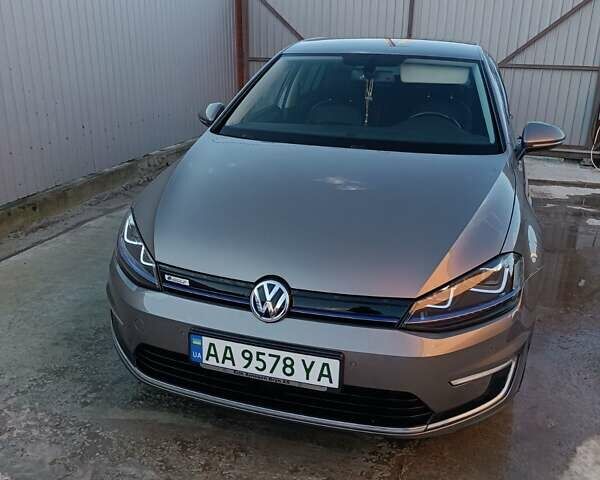 Серый Фольксваген e-Golf, объемом двигателя 0 л и пробегом 136 тыс. км за 10000 $, фото 8 на Automoto.ua