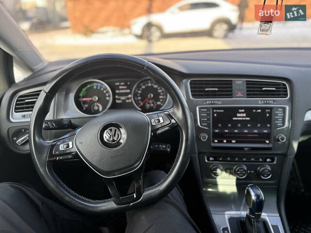 Серый Фольксваген e-Golf, объемом двигателя 0 л и пробегом 128 тыс. км за 8500 $, фото 16 на Automoto.ua