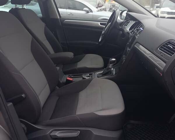 Серый Фольксваген e-Golf, объемом двигателя 0 л и пробегом 97 тыс. км за 10300 $, фото 24 на Automoto.ua