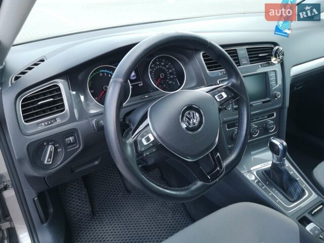 Серый Фольксваген e-Golf, объемом двигателя 0 л и пробегом 105 тыс. км за 9750 $, фото 8 на Automoto.ua