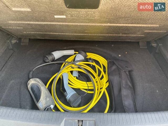 Серый Фольксваген e-Golf, объемом двигателя 0 л и пробегом 81 тыс. км за 13000 $, фото 7 на Automoto.ua