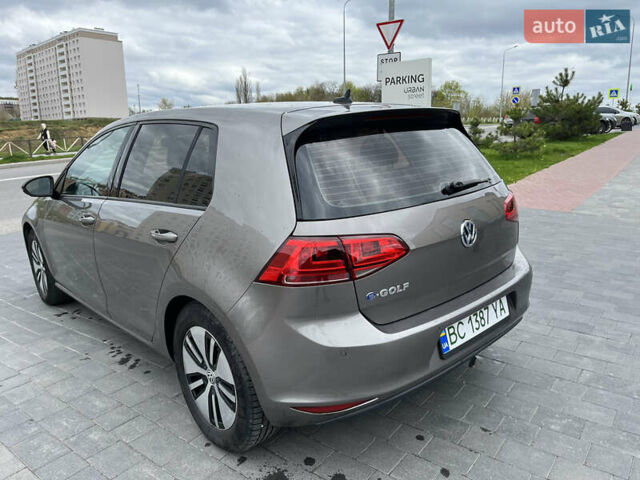 Серый Фольксваген e-Golf, объемом двигателя 0 л и пробегом 123 тыс. км за 9300 $, фото 6 на Automoto.ua