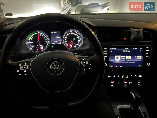 Серый Фольксваген e-Golf, объемом двигателя 0 л и пробегом 118 тыс. км за 8150 $, фото 7 на Automoto.ua
