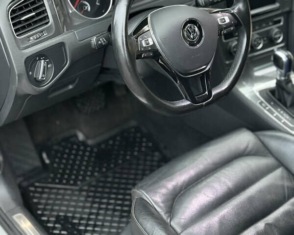 Серый Фольксваген e-Golf, объемом двигателя 0 л и пробегом 125 тыс. км за 9300 $, фото 41 на Automoto.ua