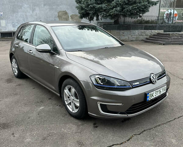 Серый Фольксваген e-Golf, объемом двигателя 0 л и пробегом 103 тыс. км за 8500 $, фото 2 на Automoto.ua
