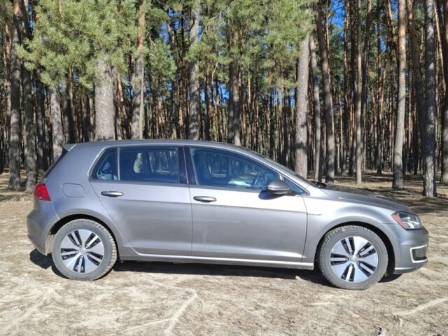 Серый Фольксваген e-Golf, объемом двигателя 0 л и пробегом 105 тыс. км за 9750 $, фото 6 на Automoto.ua