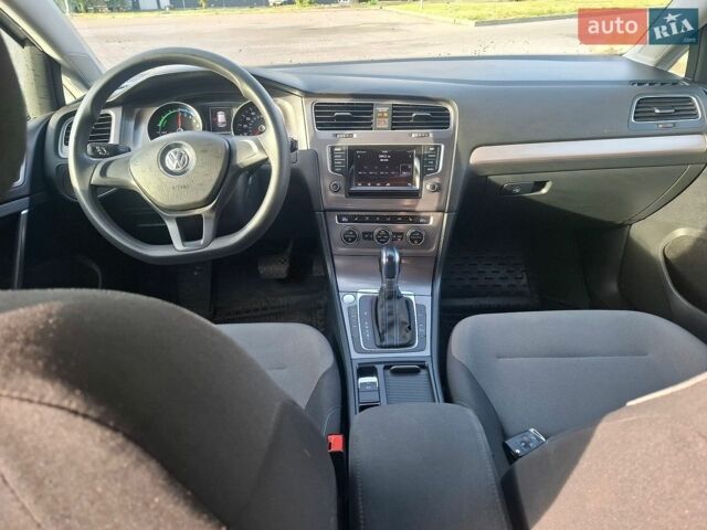Серый Фольксваген e-Golf, объемом двигателя 0 л и пробегом 111 тыс. км за 8600 $, фото 30 на Automoto.ua