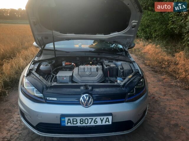 Серый Фольксваген e-Golf, объемом двигателя 0 л и пробегом 111 тыс. км за 9500 $, фото 13 на Automoto.ua