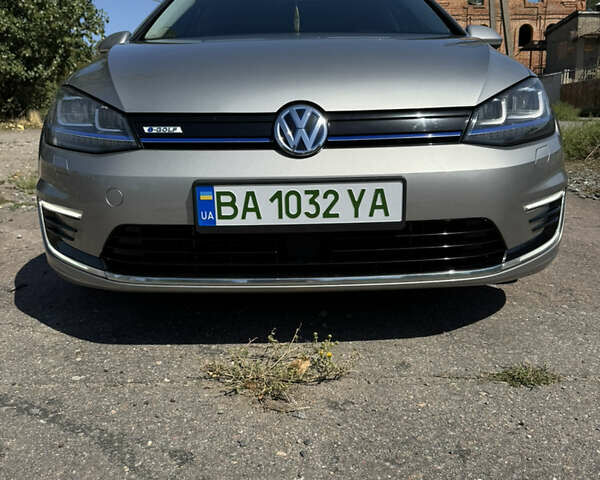 Серый Фольксваген e-Golf, объемом двигателя 0 л и пробегом 76 тыс. км за 9500 $, фото 16 на Automoto.ua